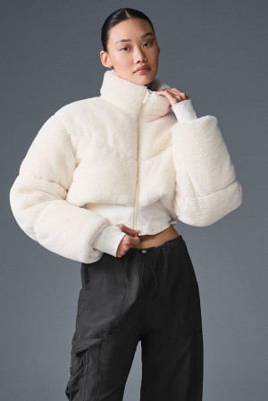 Chaqueta Puffer Alo Yoga Sherpa Main Act Corset Mujer Ivory | España EJGT-29873