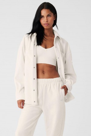 Chaquetas Alo Yoga Ribbed Velour Mountain Side Shacket Mujer Ivory | España EQFA-19863