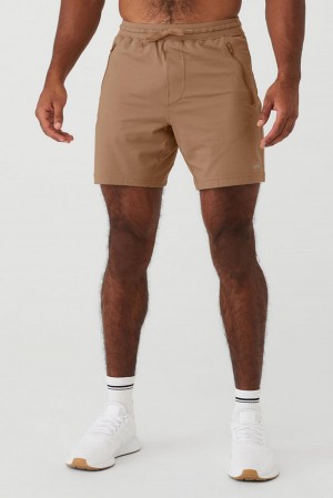 Short Alo Yoga Conquer Reform Hombre Gravel | España MQPY-43516