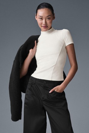 Short Sleeve Alo Yoga Ribbed Mesmerize Mujer Ivory | España MYUV-50381
