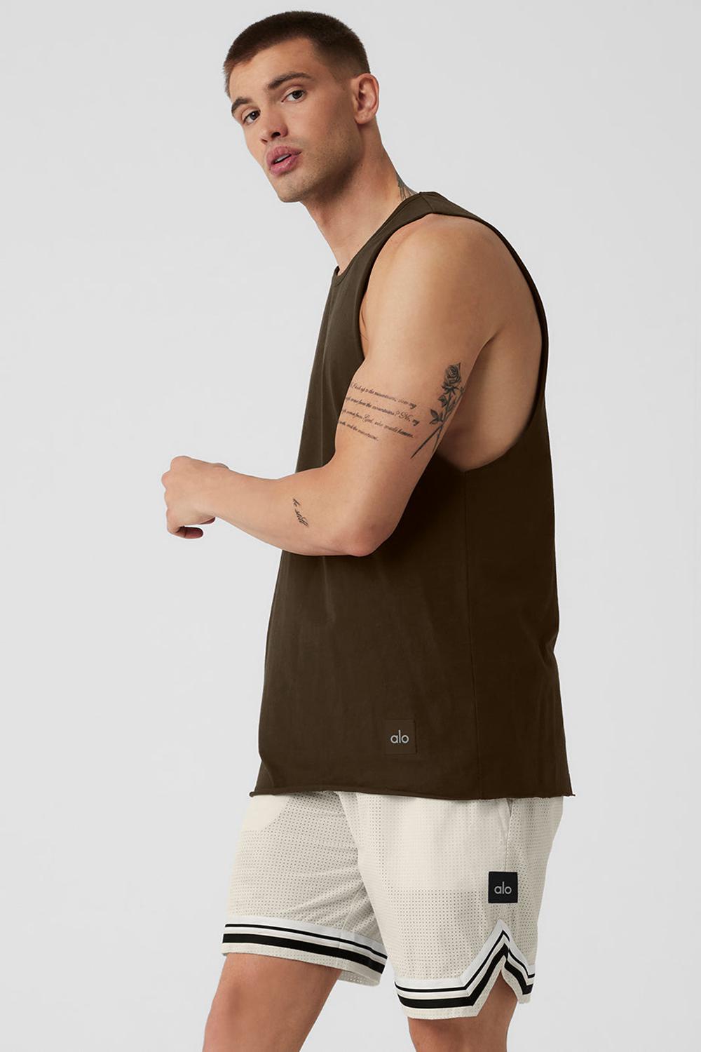 Camiseta Sin Mangas Running Alo Yoga Society Raw Edge Hombre Espresso | España  OIAH-01637