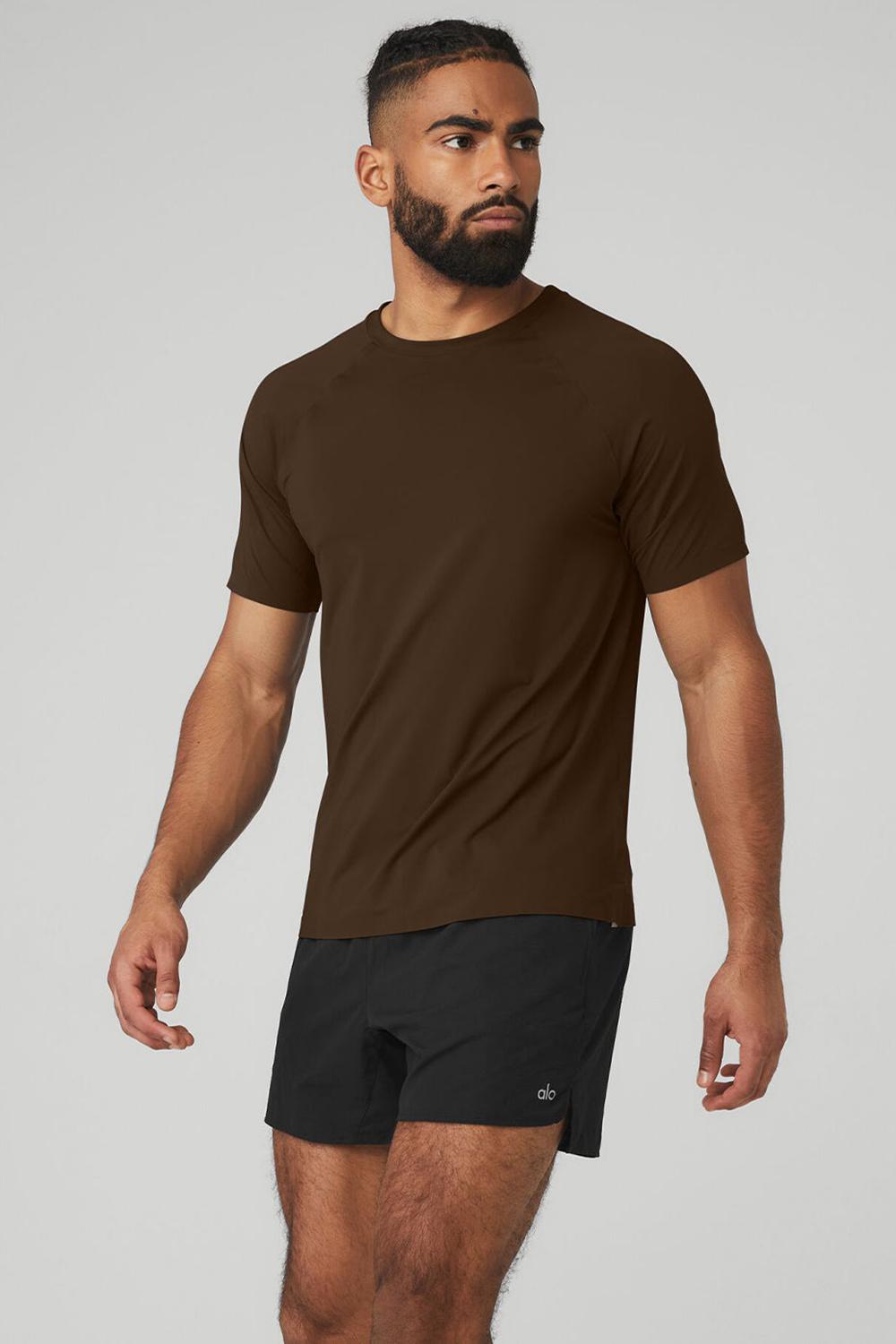 Camisetas Running Alo Yoga Idol Performance Hombre Espresso | España  TEBX-90173