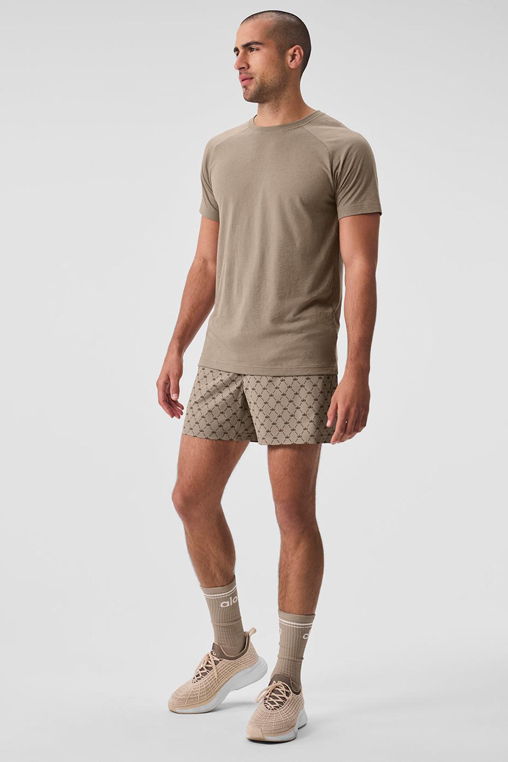 Camisetas Running Alo Yoga The Triumph Crew Neck Hombre Gravel | España  LVDU-47302