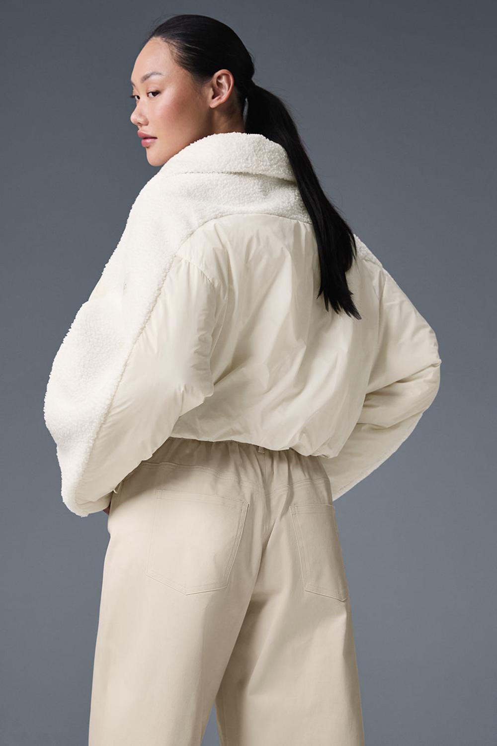 Chaqueta Puffer Alo Yoga Sherpa Cozy Escape Mujer Ivory / Ivory | España  ZIHW-75841