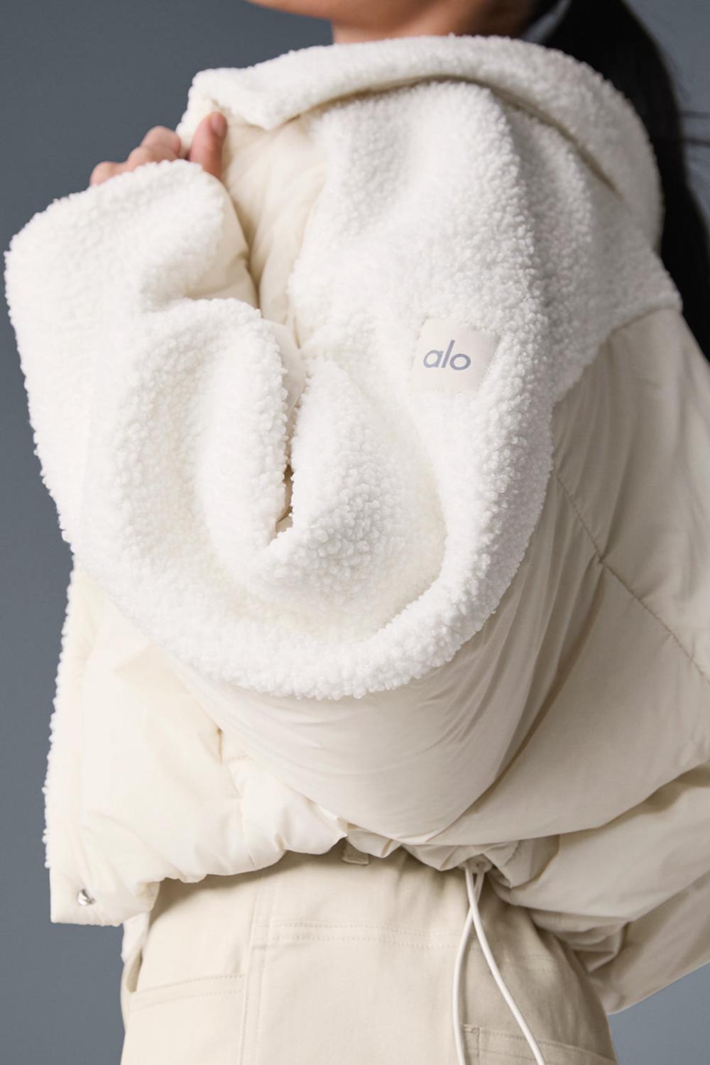 Chaqueta Puffer Alo Yoga Sherpa Cozy Escape Mujer Ivory / Ivory | España  ZIHW-75841