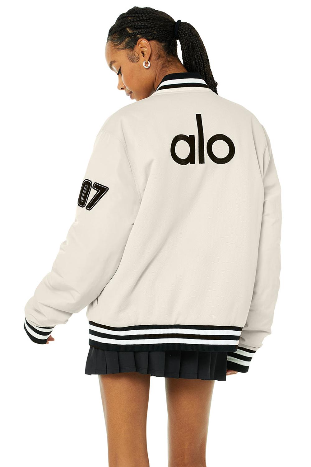 Chaquetas Alo Yoga G.O.A.T Mujer Bone | España  UFSO-62140