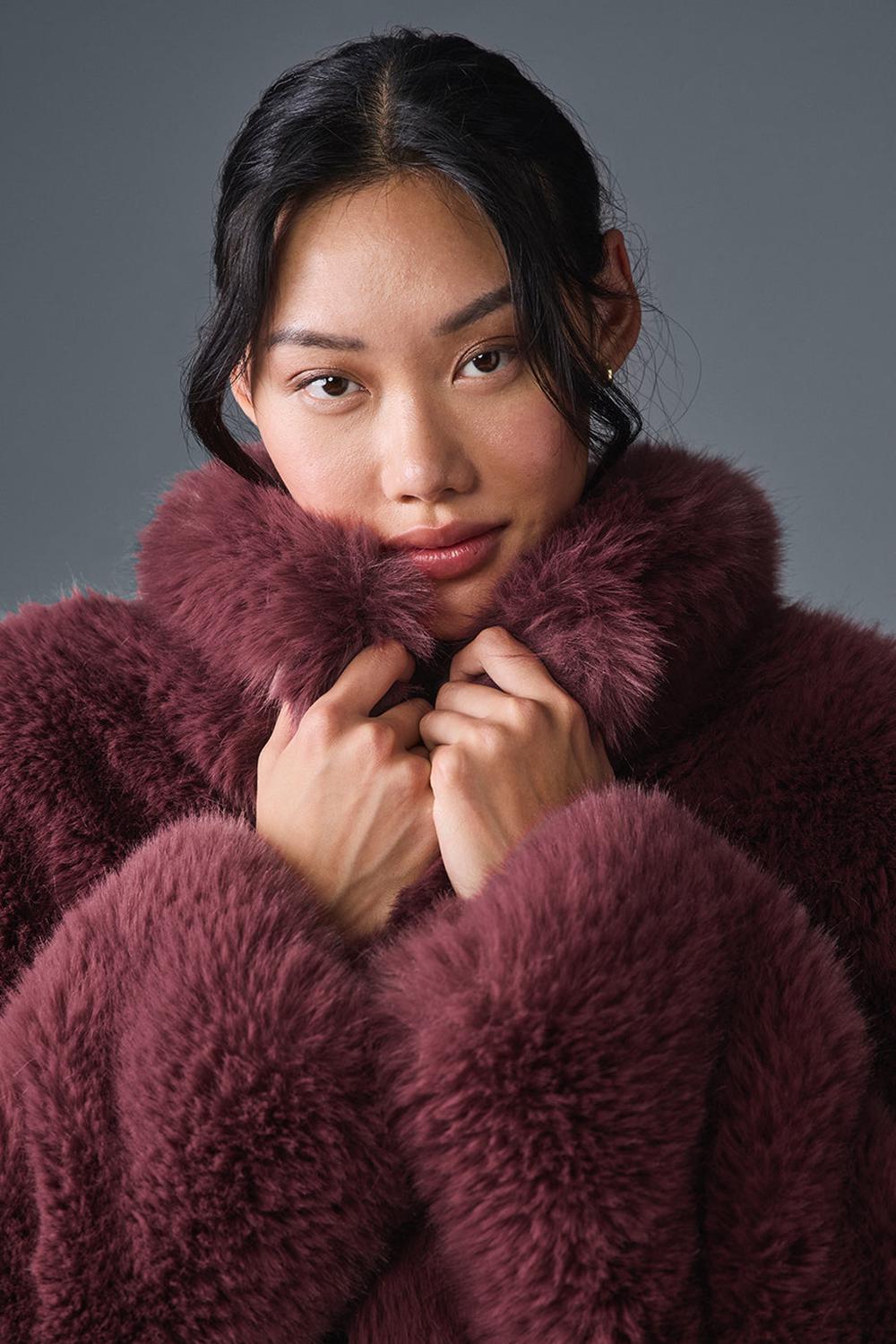 Chaquetas Alo Yoga Opulent Faux Fur Cropped Mujer Burdeos | España  XSID-73152