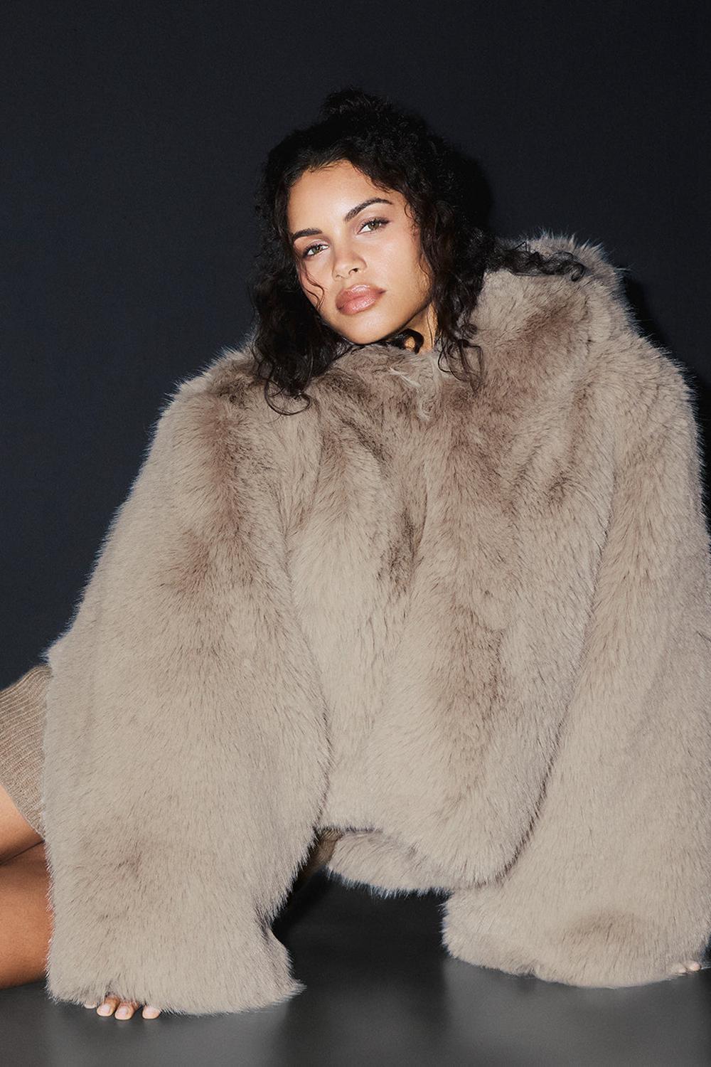 Chaquetas Alo Yoga Opulent Faux Fur Statement Mujer Oat | España  FJTS-28435