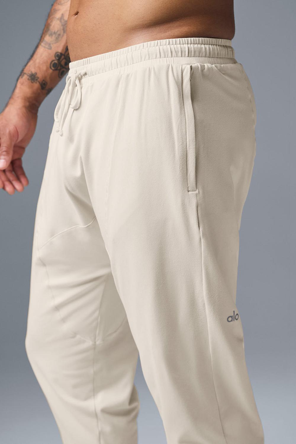 Pantalon Alo Yoga Conquer Revitalize Hombre Bone | España  ORAZ-78492