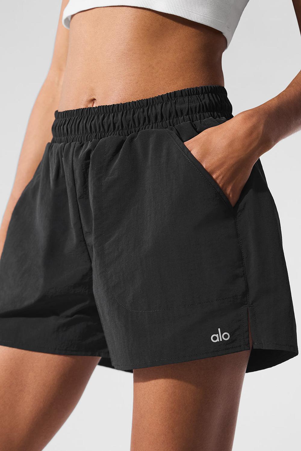 Short Alo Yoga Alumni Mujer Negras | España  ADCU-24598
