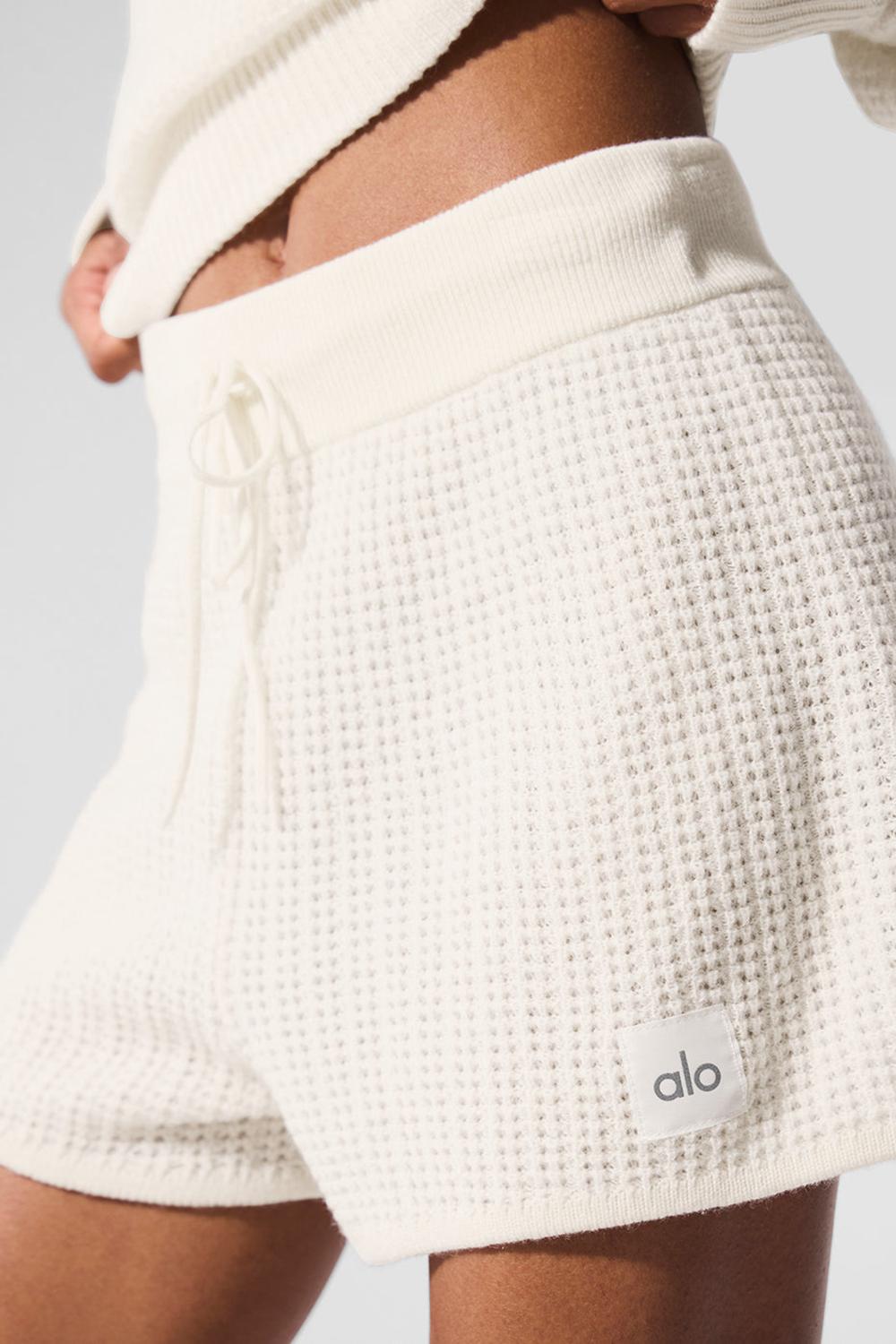 Short Alo Yoga Cashmere High-Waist Plush Waffle Mujer Ivory | España  NBQZ-45302