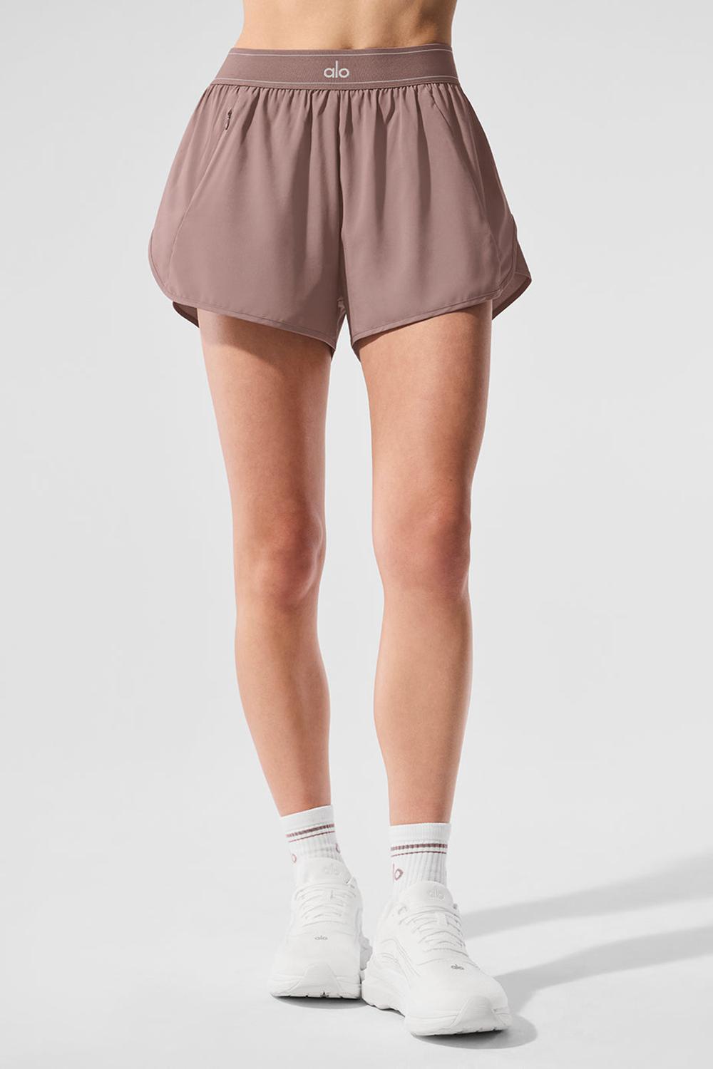 Short Alo Yoga Match Point Mujer Mushroom | España  PEYI-93160