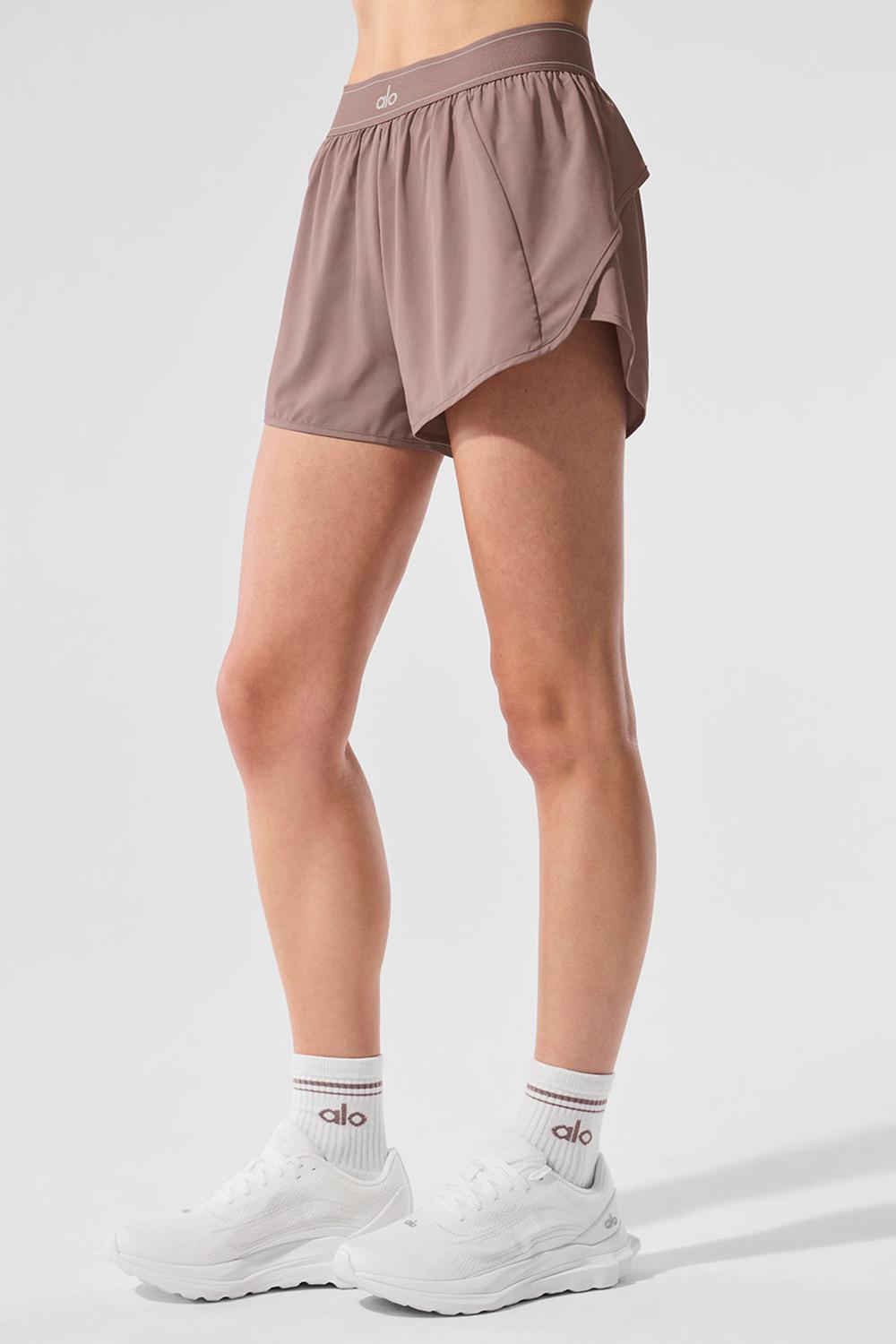 Short Alo Yoga Match Point Mujer Mushroom | España  PEYI-93160