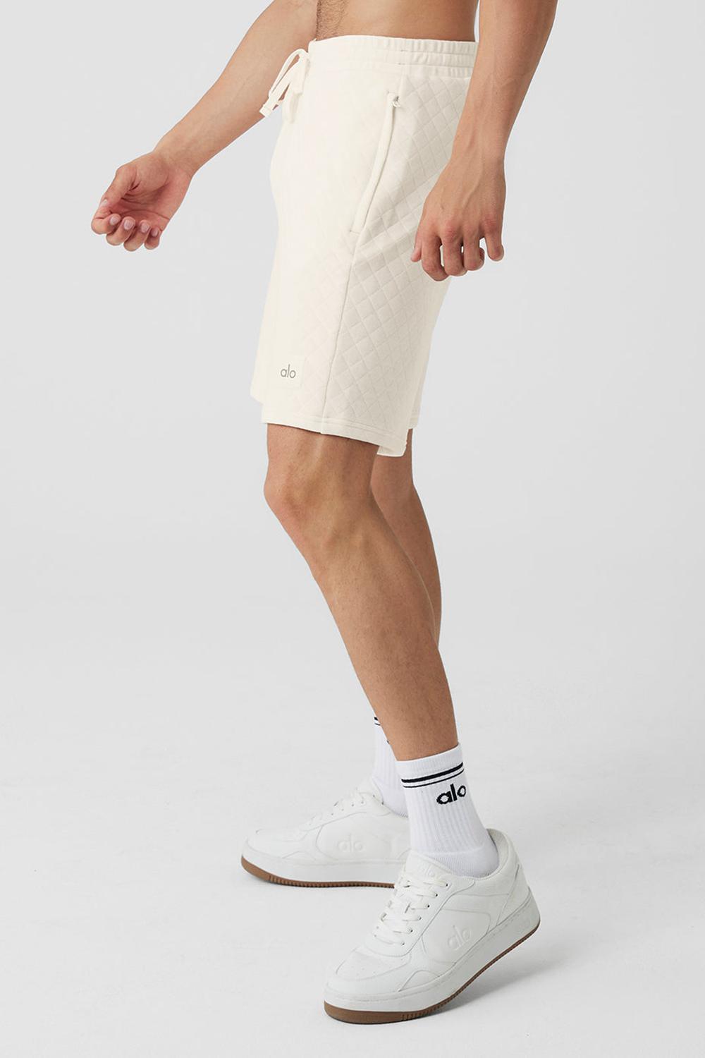 Short Alo Yoga Quilted Stadium Hombre Ivory | España  IFGY-91256
