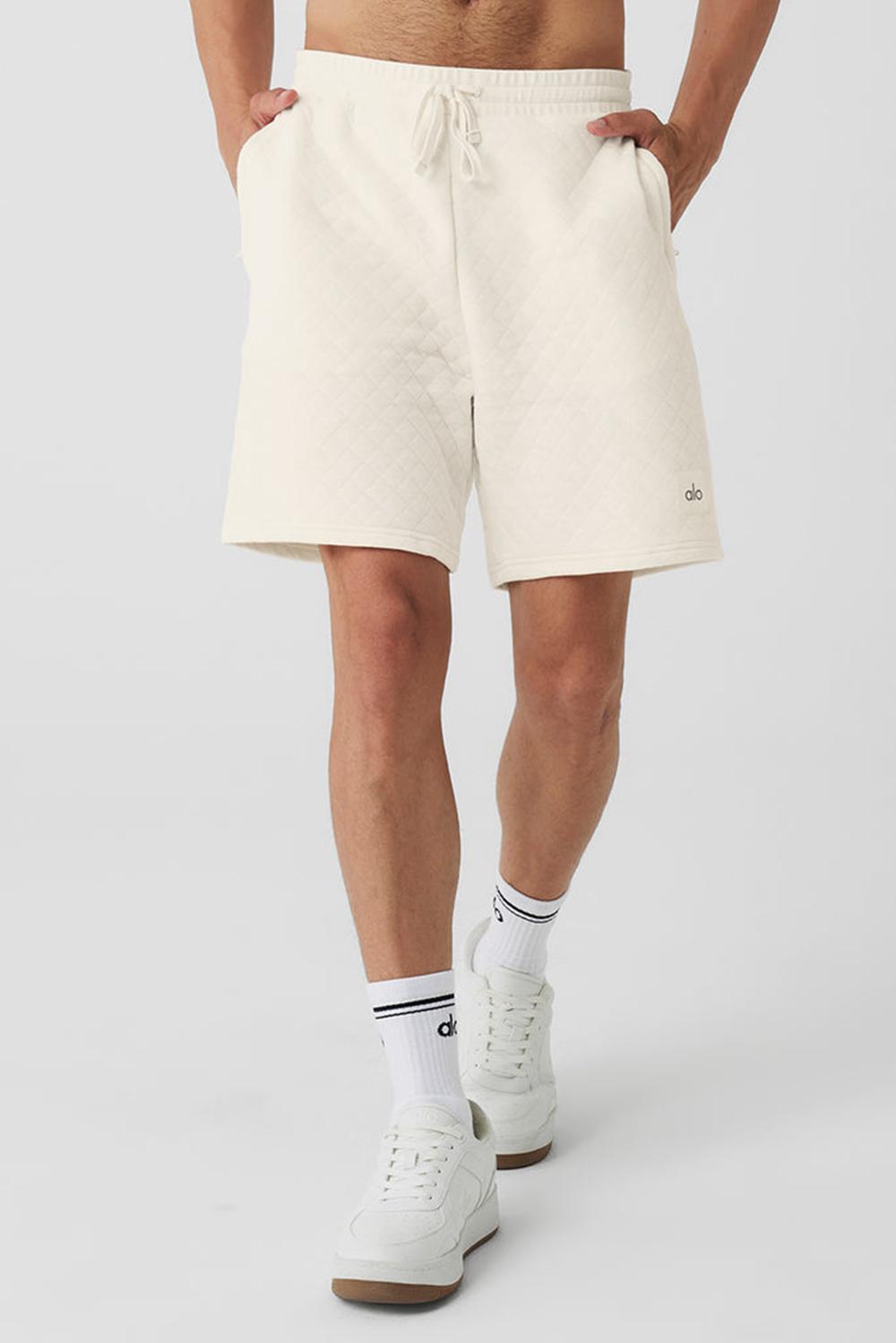 Short Alo Yoga Quilted Stadium Hombre Ivory | España  IFGY-91256