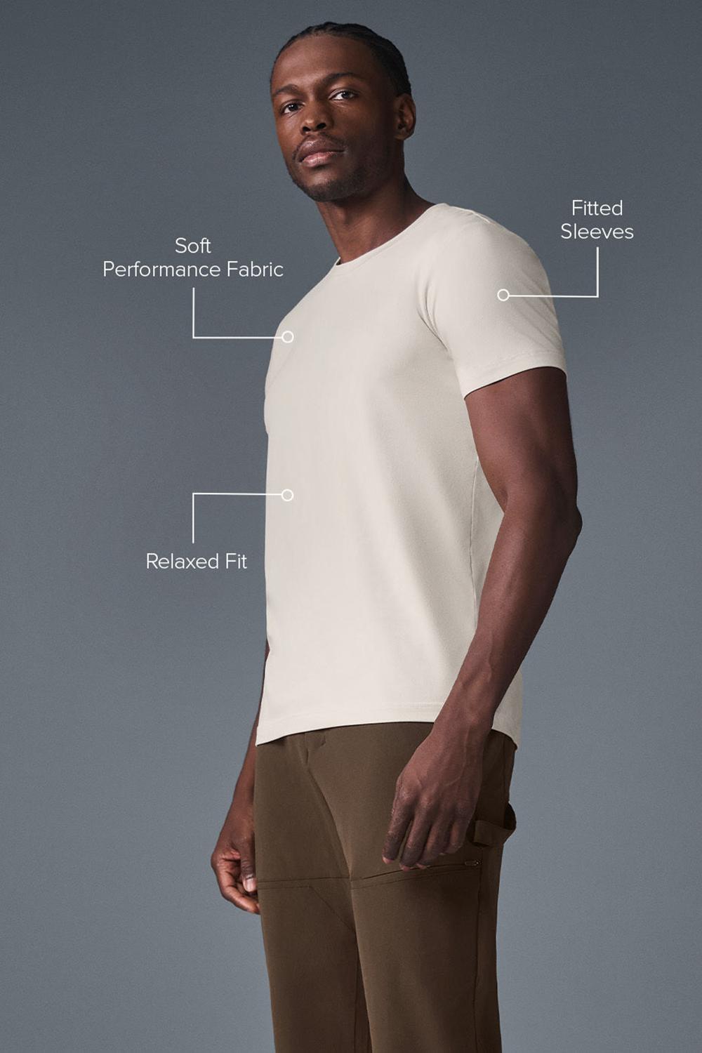 Short Sleeve Alo Yoga Conquer Reform Crewneck Hombre Bone | España  UOXL-30597