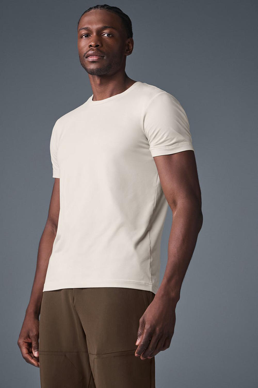 Short Sleeve Alo Yoga Conquer Reform Crewneck Hombre Bone | España  UOXL-30597