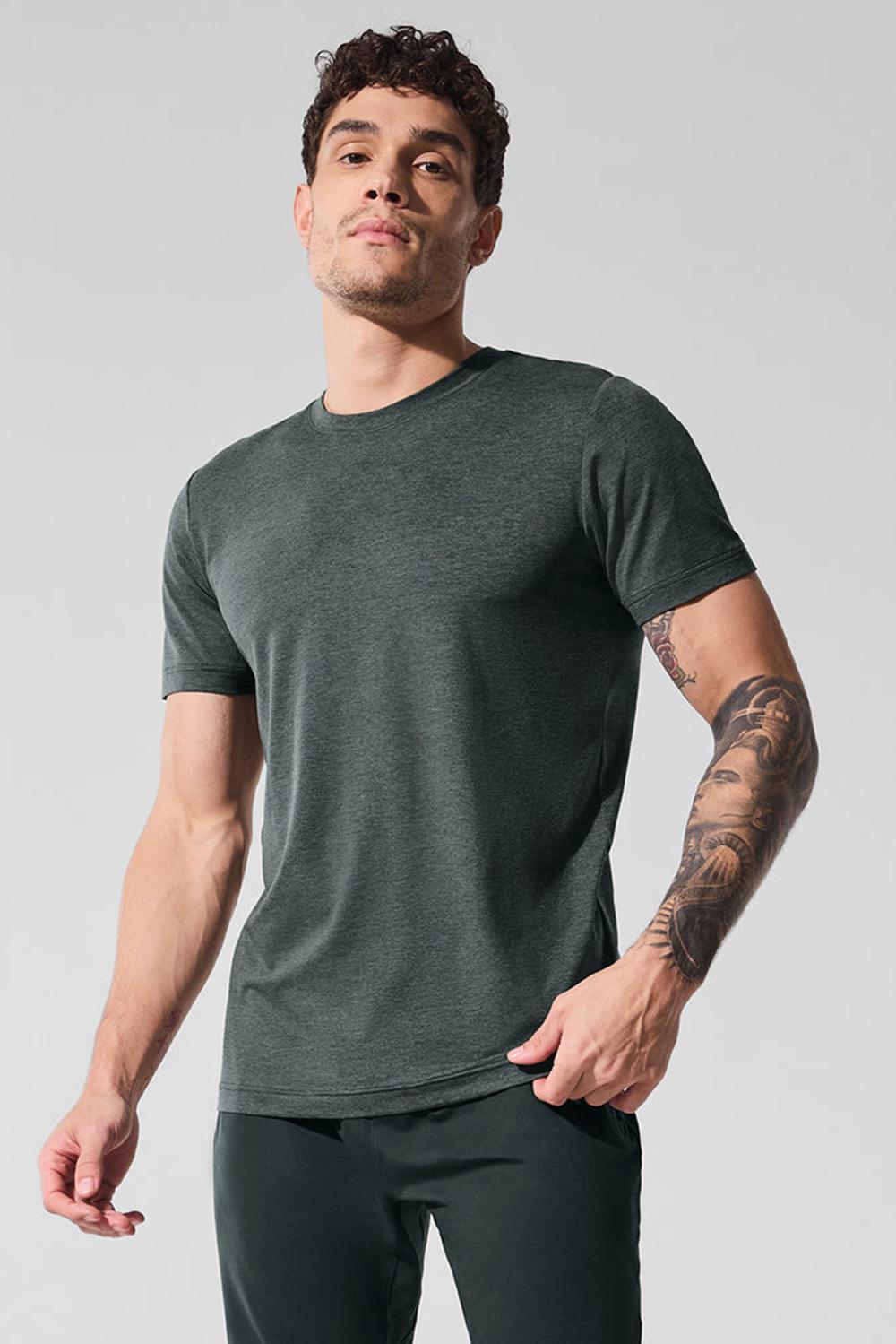 Short Sleeve Alo Yoga Conquer Reform Crewneck Hombre Verde | España  GLJE-47356