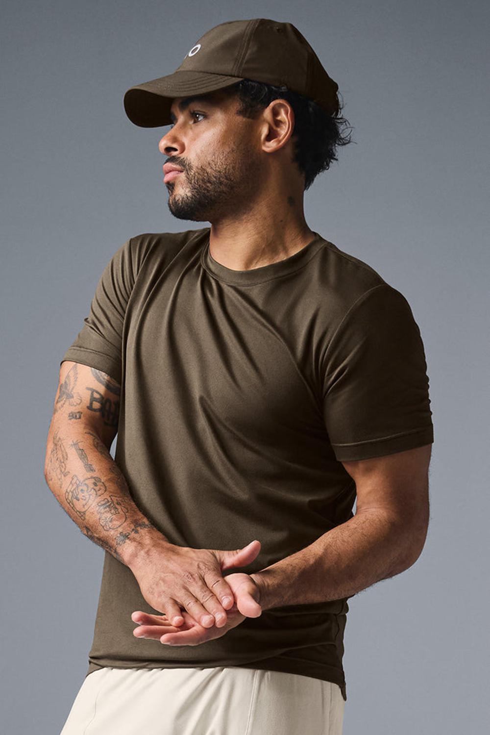 Short Sleeve Alo Yoga Conquer Reform Crewneck Hombre Espresso | España  NORL-13425