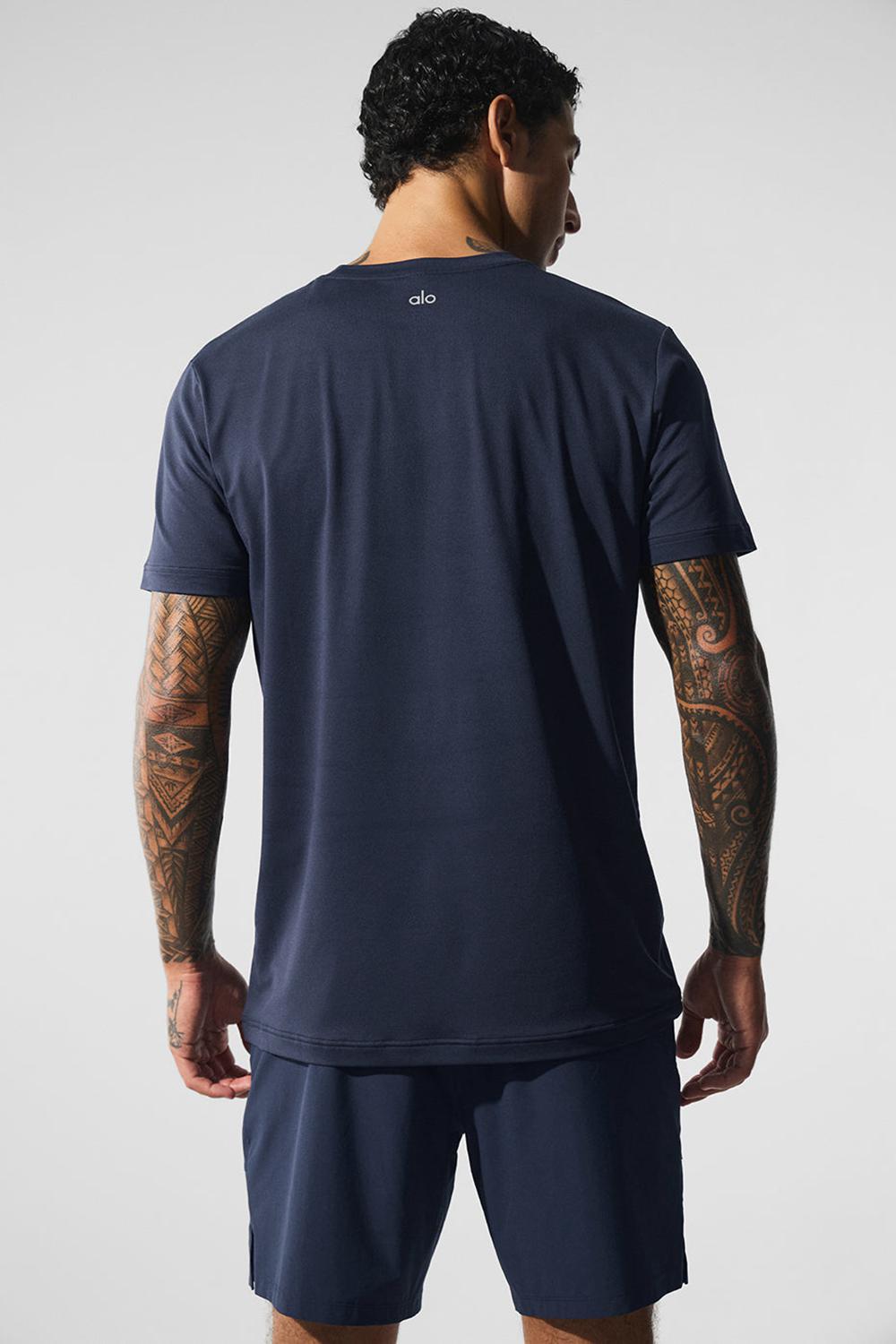 Short Sleeve Alo Yoga Conquer Reform Crewneck Hombre Azul Marino | España  NTJF-89423